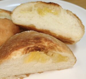 湘南ゴールド入りの丸パン
